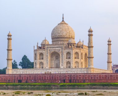 Taj mahal günbatımı yamuna Nehri üzerinden