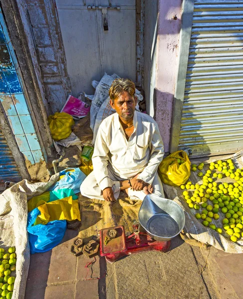 Typical vegetable street market in Delhi — Stock Photo, Image