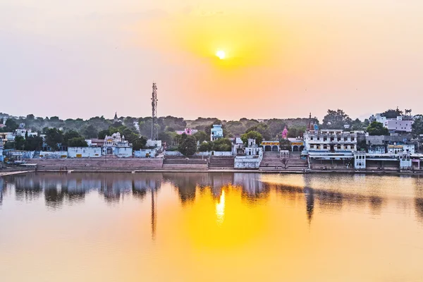 Pushkar ghats için Göl Manzaralı — Stok fotoğraf