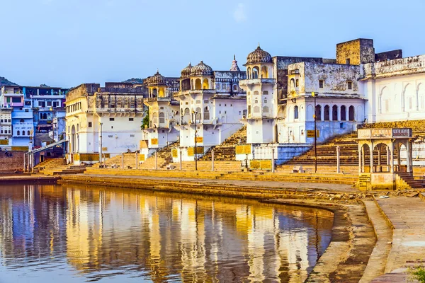 Θέα στη λίμνη να το ghats του pushkar — Φωτογραφία Αρχείου