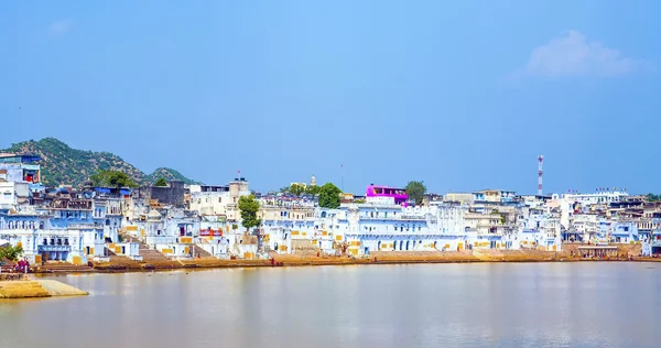 Pushkar ghats için Göl Manzaralı — Stok fotoğraf
