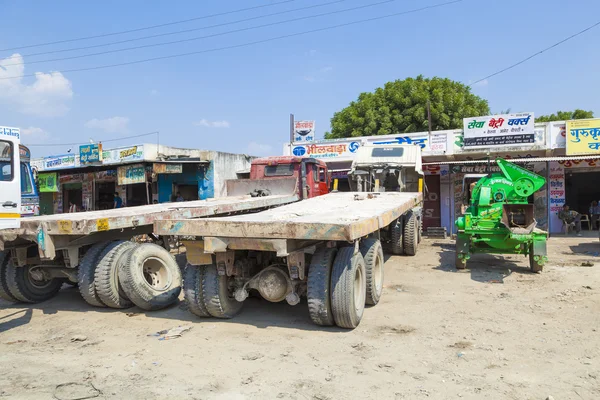 Lorry transports huge marble stones — Stock Photo, Image