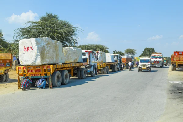 Lorry transports huge marble stones — Stock Photo, Image