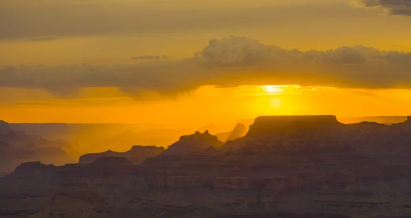 Vacker solnedgång vid ökenutsiktspunkten i Great Canyon — Stockfoto