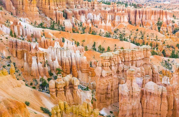 Prachtige landschap in bryce canyon met prachtige stenen forma — Stockfoto