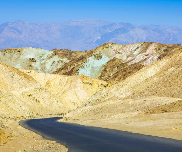 Umělci jednotky road, death valley national park — Stock fotografie