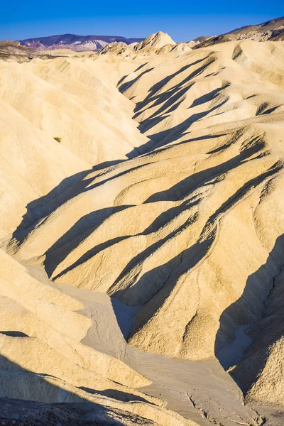 Picturesque soft waves from multi-coloured sandstone. Death vall — Stock Photo, Image