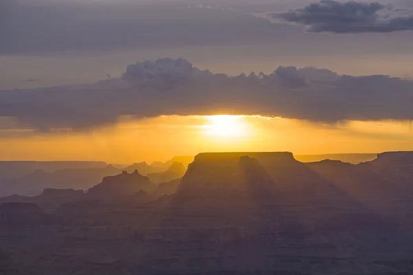 グランドキャニオンの南縁砂漠のビュー ポイントから見た夕日 — ストック写真
