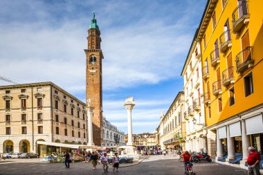 Torre di piazza piazza dei signor vicenca, PAL şehir içinde