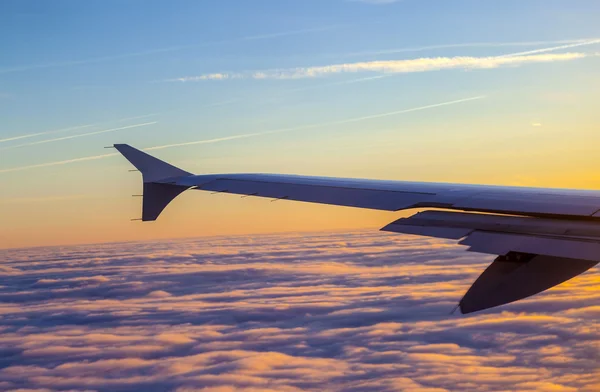 Wings of aircraft in sunrise — Stock Photo, Image