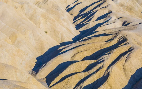 Ondas suaves pintorescas de arenisca multicolor. Muerte vall —  Fotos de Stock