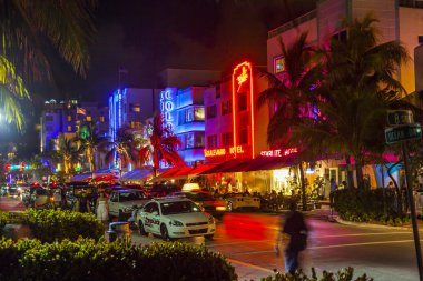 renkli ocean drive, gece hayatı gece keyfini çıkarın.