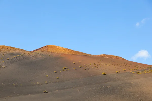 Berömda vulkaner i nationalparken timanfaya — Stockfoto