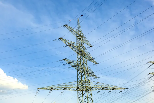 Kule elektrik kırsal peyzaj için — Stok fotoğraf