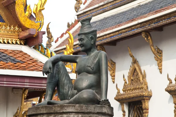 Grand palace, taş bir başkentte adam oturan bangkok — Stok fotoğraf