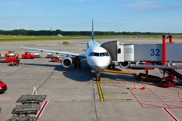 Aeronaves no portão — Fotografia de Stock