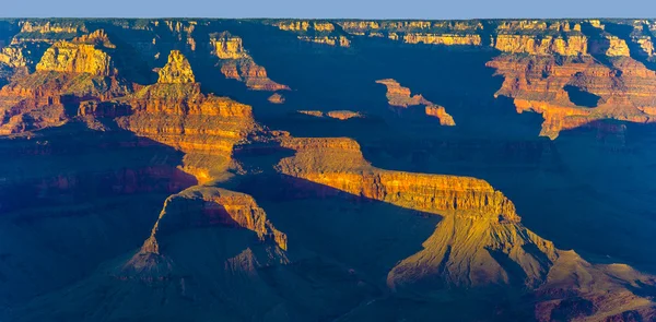 Färgstark solnedgång vid grand canyon sett från mathers punkt, södra r — Stockfoto