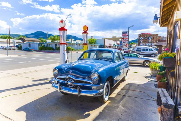 Oude retro tankstation in williams — Stockfoto