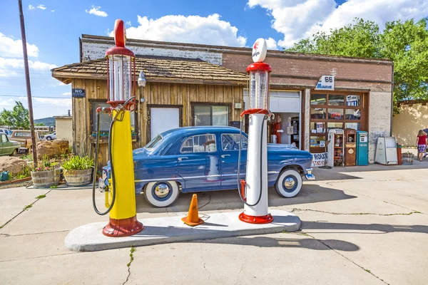 Oude retro tankstation in williams — Stockfoto