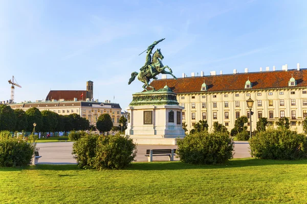 Ló és lovas szobor Habsburg Karl Bécsben — Stock Fotó