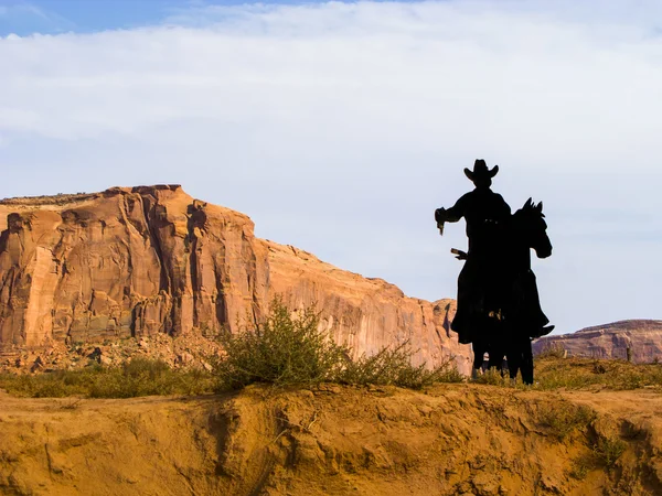 Силуэт ковбоя на мысе Джона Фордса в долине Монументов — стоковое фото