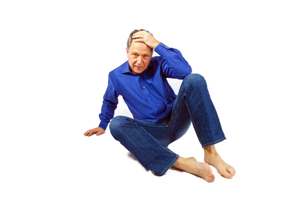 Hombre atractivo sentado en el suelo —  Fotos de Stock