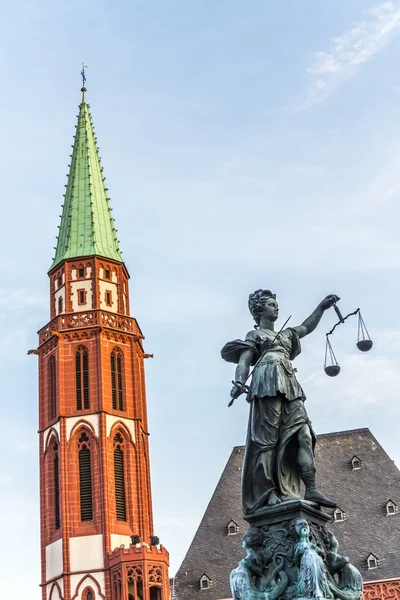 Lady rättvisa i frankfurt — Stockfoto