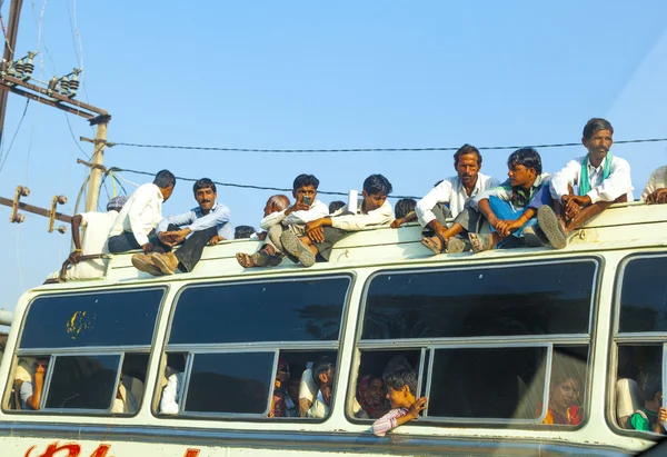 Reise med buss over land på Jodhpur Highway – stockfoto