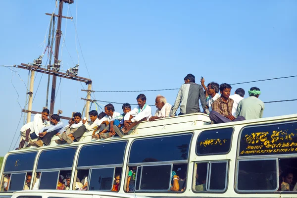 Reizen door overland bus op de snelweg jodhpur — Stockfoto