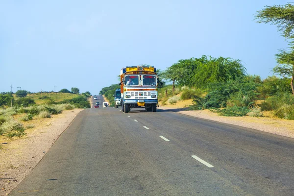 Подорож на автобусі наземних на шосе jodhpur — стокове фото