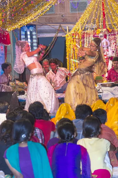 Locali notturni strada festiva a Jodhpur — Foto Stock