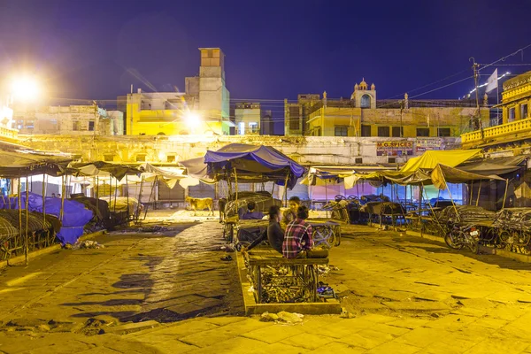 萨达尔市场在钟楼之夜 — 图库照片