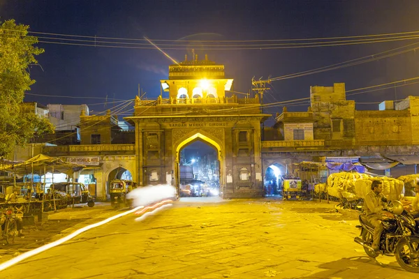 Marché de Sardar à la tour de l'horloge la nuit — Photo