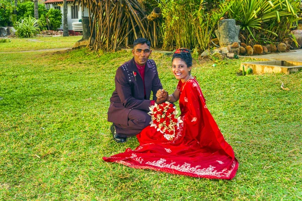 Pareja recién casada —  Fotos de Stock