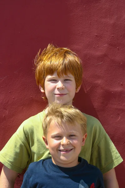 Brothers hugging — Stock Photo, Image