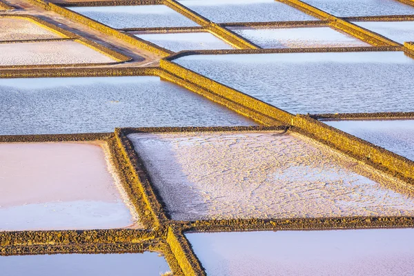 Refinaria de sal, Salina de Janubio, Lanzarote, Espanha — Fotografia de Stock