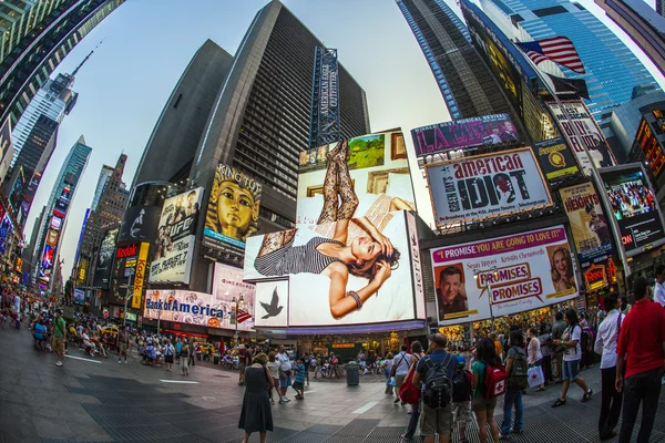 Times Square en Nueva York en luz de la tarde — Foto de Stock