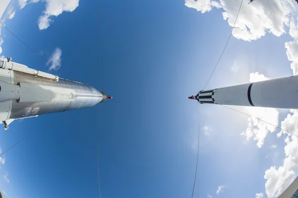 केनेडी स्पेस सेंटरमध्ये रॉकेट गार्डन — स्टॉक फोटो, इमेज