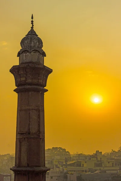 Minarett in Delhi in der Morgensonne — Stockfoto