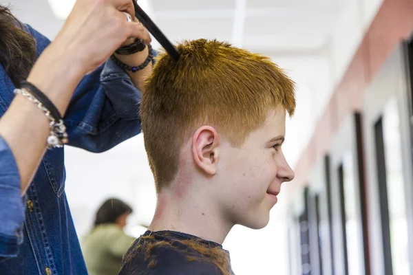 Boy at the hairdresser, she is cutting - close-up with selective — Stock Photo, Image