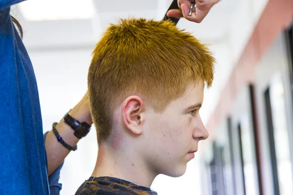 Boy at the hairdresser, she is cutting - close-up with selective — Stock Photo, Image