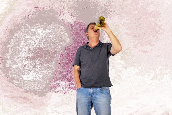 Man drinks alcohol out of a bottle — Stock Photo, Image