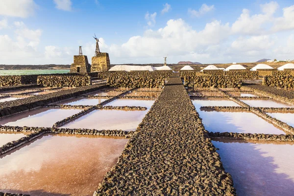 Refinaria de sal, Salina de Janubio, Lanzarote, Espanha — Fotografia de Stock