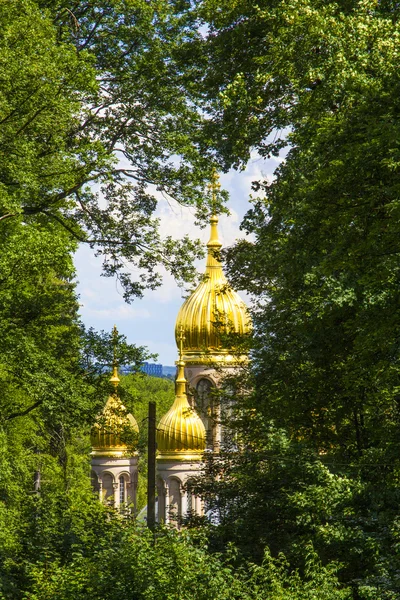 Berømt russisk ortodokse kirke med gyldne copula - Stock-foto