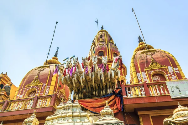 Temple entrance presided by a statue of Surya — Stock Photo, Image