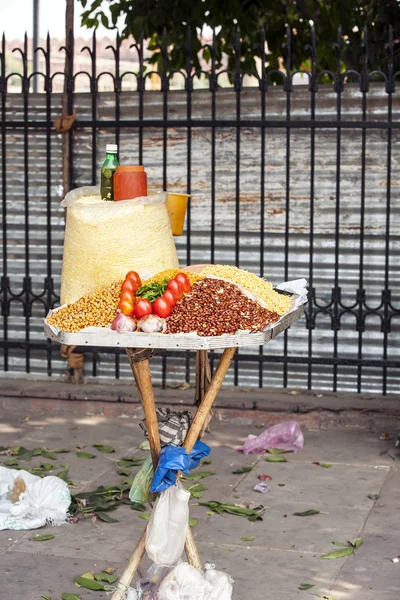 Mercado de venta de ingredientes orientales en la calle — Foto de Stock