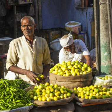 Delhi, Hindistan chawri bazar, sebze satan adam