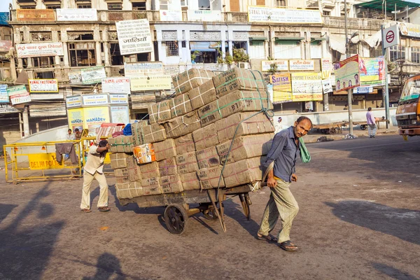 Rickshaw rider transports cargo — Stock Photo, Image