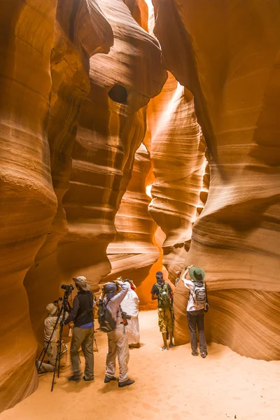 Photographers shooting of the upper Antelope Canyon — Stock Photo, Image