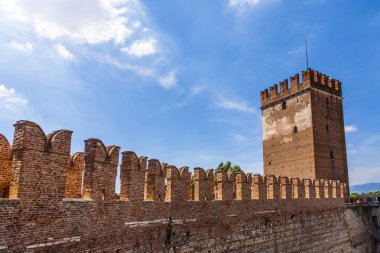 eski köprüye adige Nehri - Castelvecchio'yu Verona